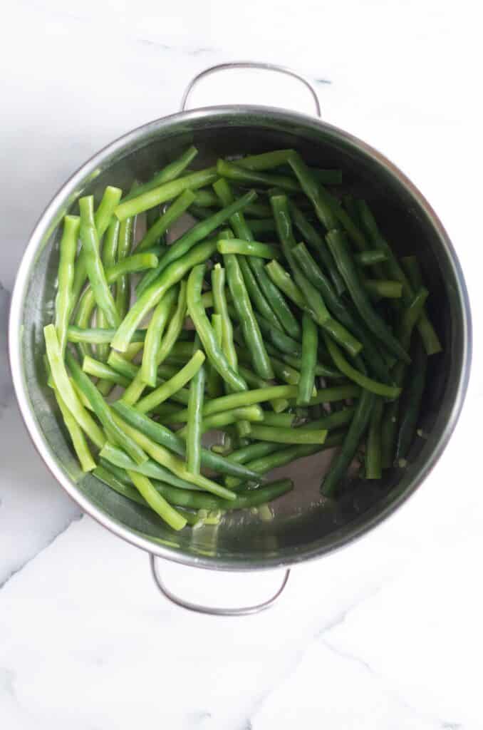blanched green beans in a pan